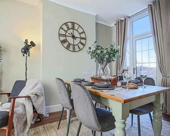 Host & Stay - Newington Road - Northampton - Dining room