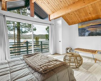 Big Bear Lake View - Modern, 7 Min Walk Lake & Village, Deck, Barbecue - Big Bear Lake - Living room