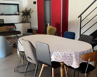 LA Maison du Pressoir - Montilliers - Comedor