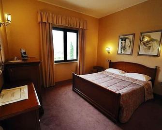 Filippone Hotel & Ristorante - Gioia dei Marsi - Camera da letto