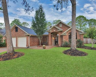 Entire Home Minutes From Nasa, With Pool - וובסטר - בניין