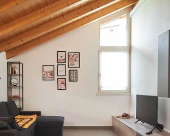 La Casa Rossa - Roncone - Вітальня