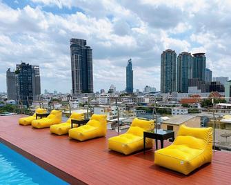 Miloft Sathorn Hotel - בנגקוק - בריכה