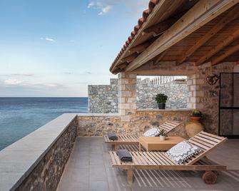 K Waterfront Residence In Mani - Agios Nikolaos - Balcón