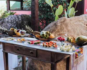 Pousada Vila das Pedras - Ilhabela - Buffet