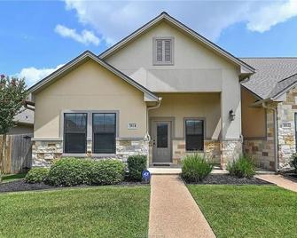 Town Home 4.5 Miles From Texas A&M - College Station - Building