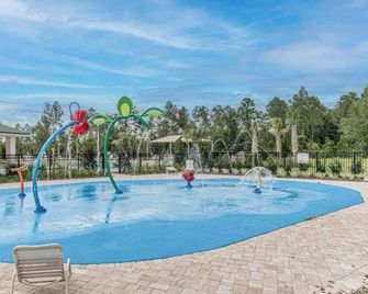 Modern and Relaxing 3BR Home w/Fire Pit & Resort Amenities - Green Cove Sprgs - Green Cove Springs - Pool