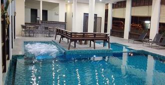浮羅交怡珍南納迪亞斯酒店 - 蘭卡威 - 游泳池