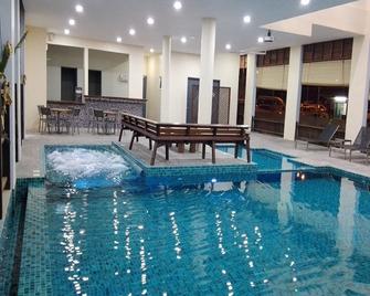 浮羅交怡珍南納迪亞斯酒店 - 蘭卡威 - 游泳池