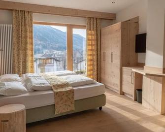 Hotel Eccher - Mezzana - Schlafzimmer