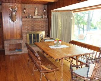Lake George Estate Home - Ticonderoga - Dining room