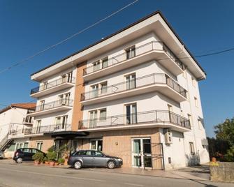 Albergo Carpino - Lorica - Edificio