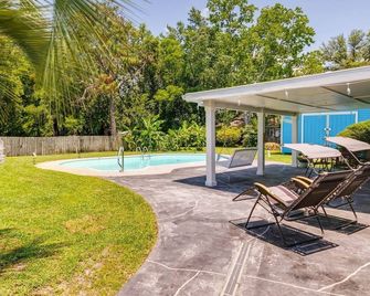 Gulf Breeze Vacation Rental for 2 with Pool Access! - Gulf Breeze - Pool