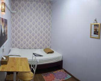 Nzh Hostel - Rangoon - Camera da letto