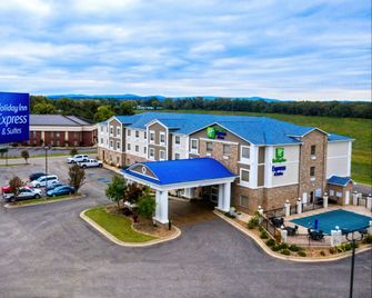 Holiday Inn Express & Suites Clarksville By IHG - Clarksville - Gebäude