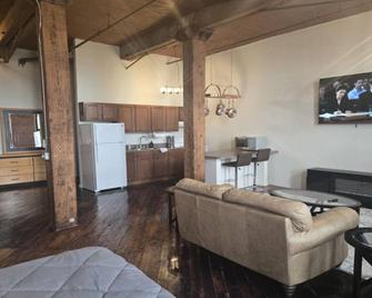 Stylish Loft City & River Views! - Detroit - Sala de estar