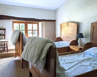 Entire Renovated Farmhouse (with Private Pool) - Saint-Avit-Rivière - Habitación