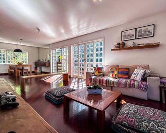 Otima casa com lazer completo em Sao Conrado RJ - Rio de Janeiro - Living room