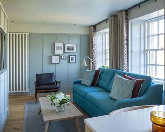 Abbey Strand Apartments, at Holyrood - Edinburgh - Living room