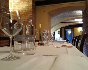 Tenuta Cappallotto - Castiglione Falletto - Dining room