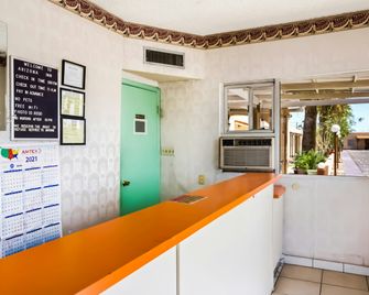 OYO Hotel Yuma Az - I-8 Us-95 - Yuma - Front desk