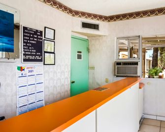 OYO Hotel Yuma Az - I-8 Us-95 - יומה - דלפק קבלה