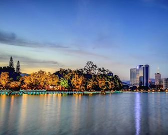 Lakeside Hotel Fuzhou - Фужоу - Вигляд зовні