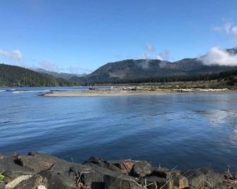 Coastal Comfort (Oceanfront - Amazing Views) H037871054 - Port Renfrew - Beach