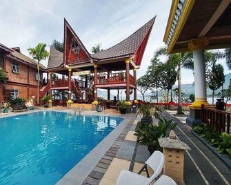 Samosir Villa Resort - Parapat - Pool