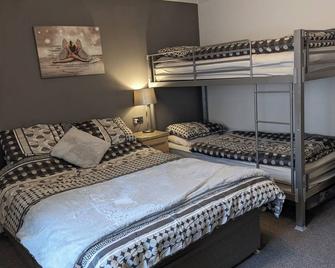 Canol Cae Cottage Jasmine in Penrhyndeudraeth near Porthmadog. Pet Friendly. - Penrhyndeudraeth - Bedroom