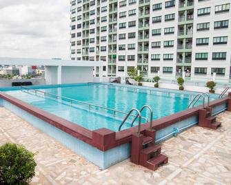Elizabeth Hotel - Bangkok - Pool