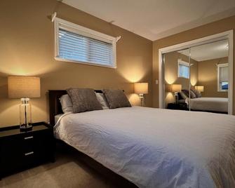 Lovely J Home -Stunning river view cozy two bedroom private suite - New Westminster - Schlafzimmer