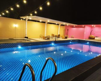 Halogen Hotel Merauke - Merauke - Pool