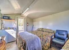 Cozy Huntsville Cabin, Near Atv Trail Access! - Huntsville - Bedroom