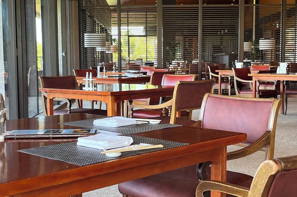 هوتل لافوريت شوزينجي - ايزو - مطعم