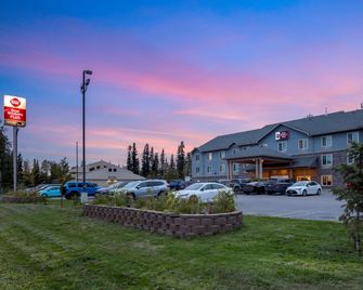 Best Western Plus Chena River Lodge - Fairbanks - Building