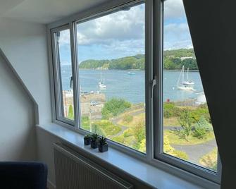 Apartment with stunning views of Menai Strait. - Menai Bridge - Balcony
