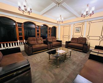 Hotel Alpine Continental - Shillong - Area lounge
