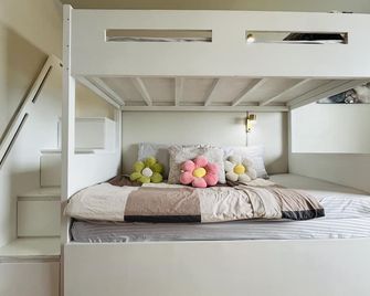 Bright Studio Sleeps 3 with Parking and City view - Cagayan de Oro - Bedroom