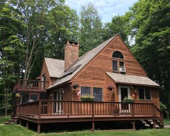 NEW! Clean & Cozy Hillsdale Cabin, minutes to Catamount, Tanglewood - Hillsdale - Edificio