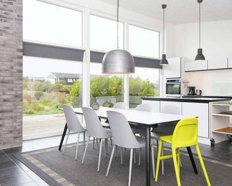 8 person holiday home in Knebel - Knebel - Restaurante