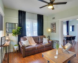Long Beach Vacation Rental Near Downtown and Beaches - Long Beach - Wohnzimmer