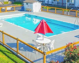 Niagara Holiday Apartment - Niagara Falls - Pool