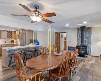Quiet Cove, Private Dock, Fishing, Swimming, Boat Slip & Kayaks - Camdenton - Comedor