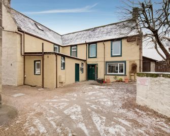OYO Eastbank Hotel, Speyside Scotland - Aberlour - Building