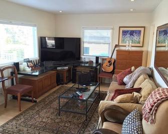 'The Orchid Cottage' Pets Ok! - Morro Bay - Living room