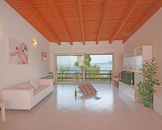 Villenpark Sanghen - Manerba del Garda - Olohuone