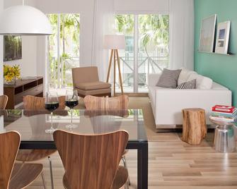 1818 Meridian House Apartments and Suites by Eskape Collection - Miami Beach - Living room