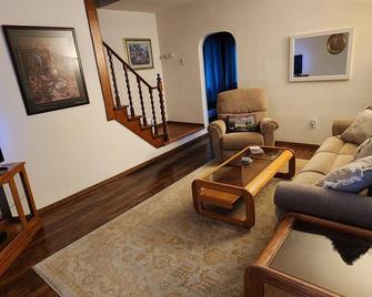 Mid-term rental. Discount 50% for parties 3. Minimum stay 30 days - Johnstown - Sala de estar