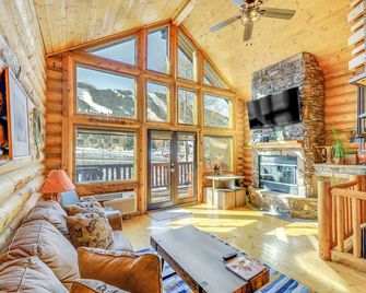 Cozy Mountain Condo Across From Snow King Ski Mtn! - Jackson - Soggiorno